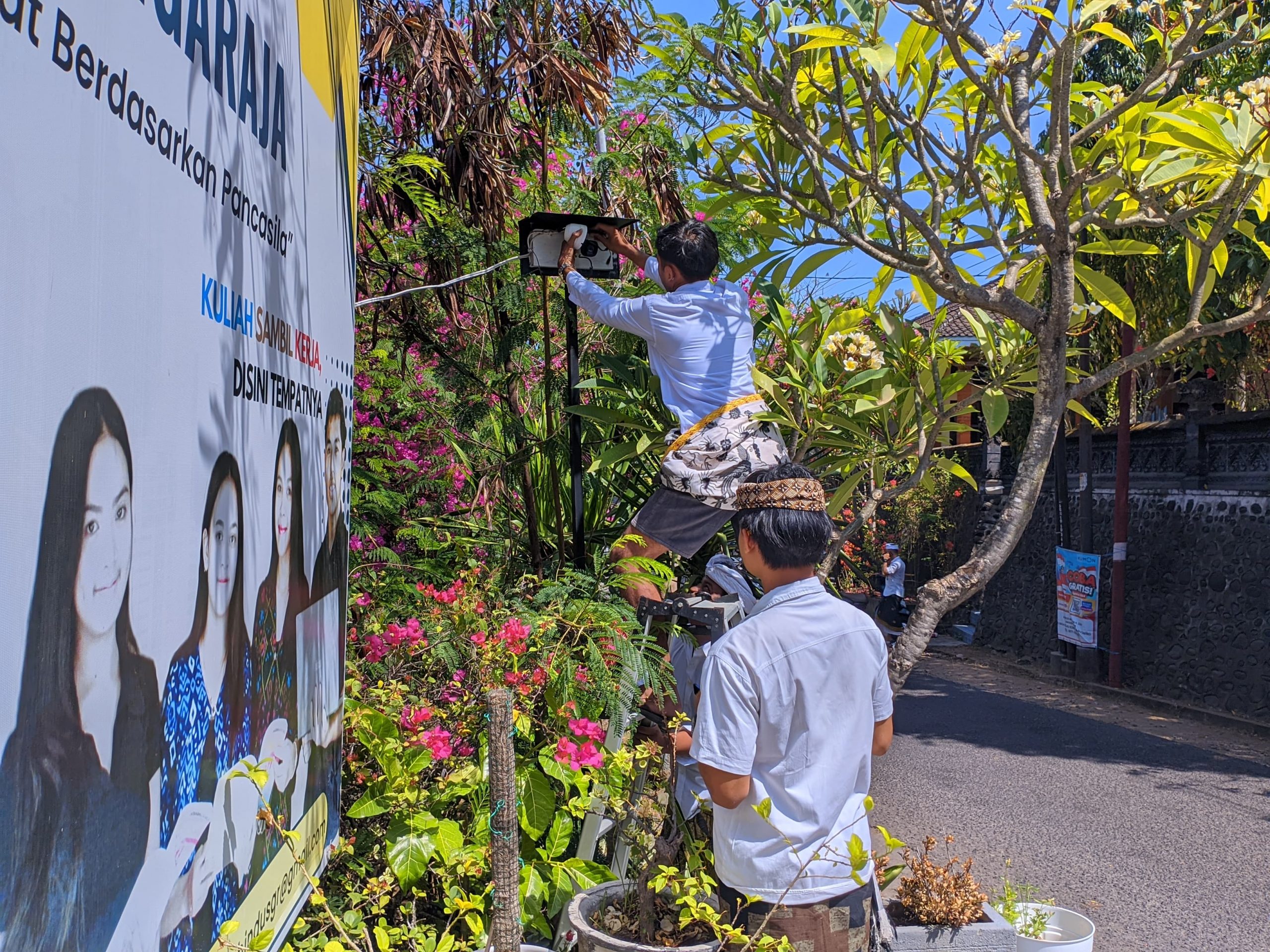 Perbaikan CCTV di STKIP Agama Hindu Singaraja